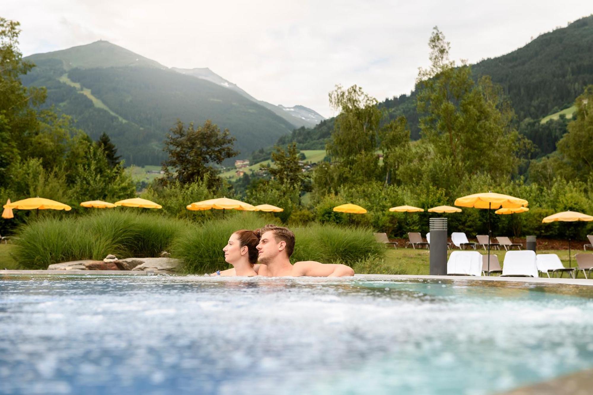 Aktiv- & Gesundheitsresort Das Gxund - Thermeneintritt Inklusive Бад Хофгаштайн Экстерьер фото